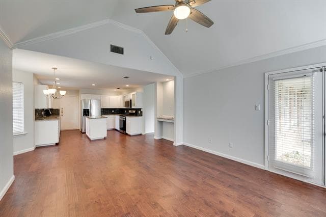 Building Photo - 1325 Lakeside Dr