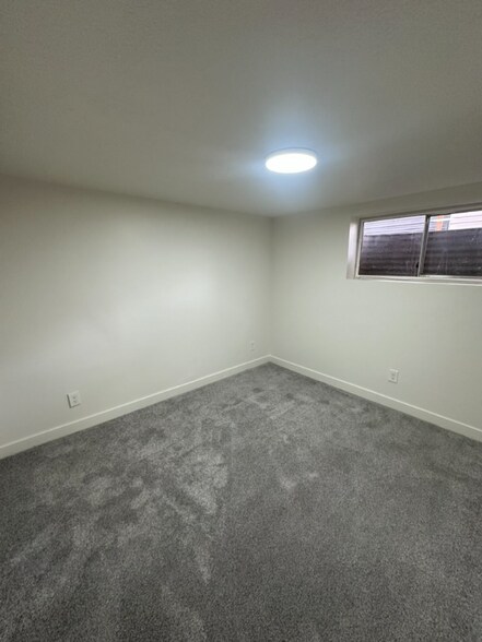 Building Photo - 8169 Ivy Dr