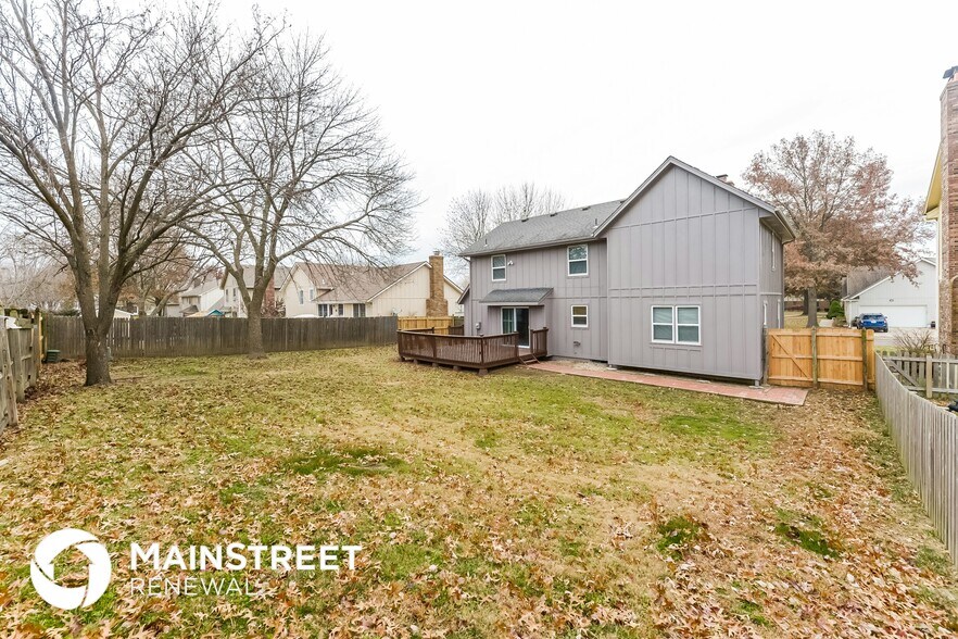 Building Photo - 1624 NE Debonair Dr