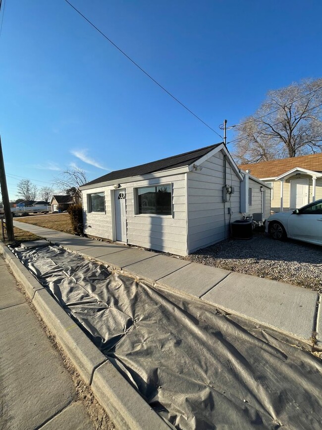 Building Photo - 1378 W Gentile St