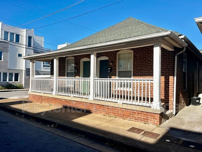 Primary Photo - 83 E 17th St
