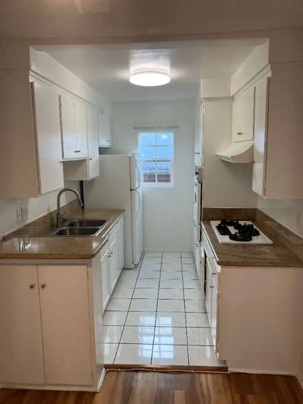 Primary Photo - 11707 Kiowa Ave