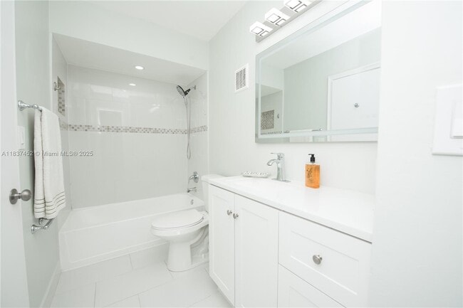 Building Photo - 10945 SW 113th Pl