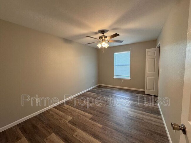 Building Photo - 4120 W 56th Pl