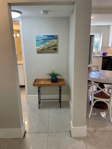 Hallway - 1202 Palm Trl