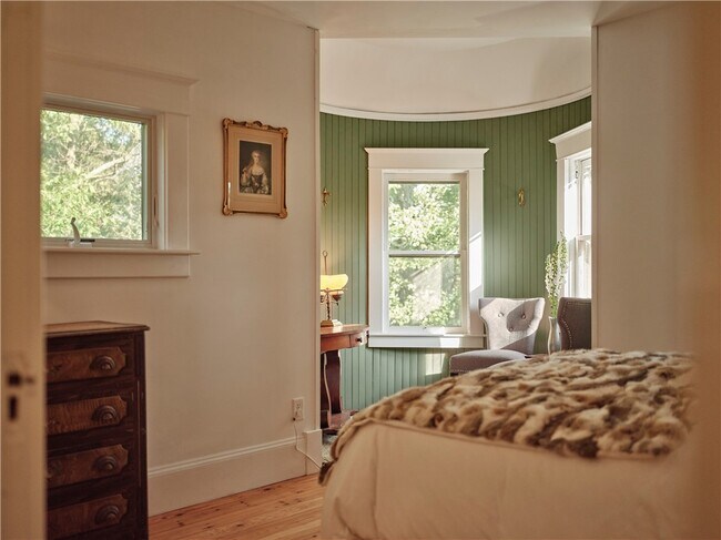 Building Photo - 38 Lake St