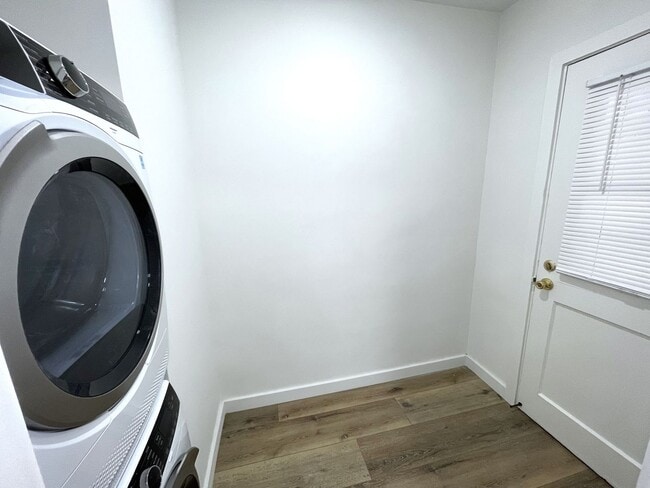 Building Photo - 4024-28 Lincoln