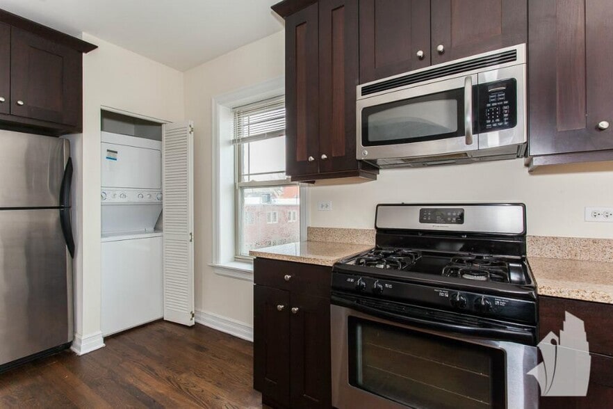 Building Photo - 3510 N Sheffield Ave