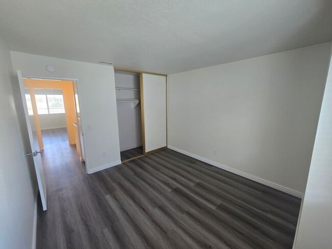 Building Photo - Beautifully renovated 3 Bed, 2 Bath condo!