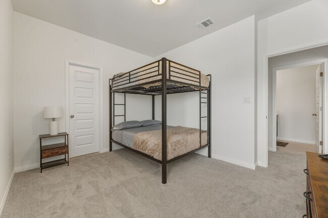 Building Photo - 2017 Ridge Runner Dr