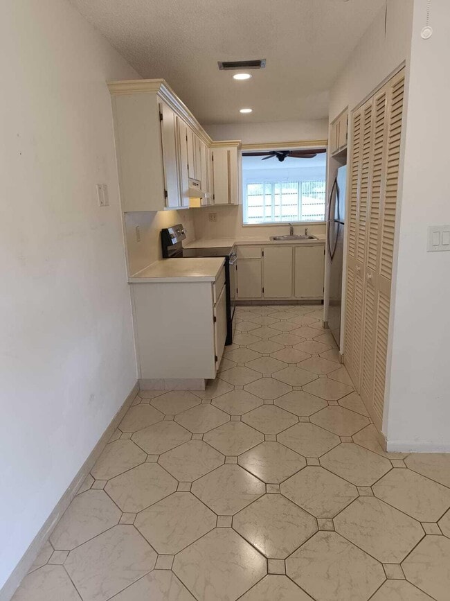 Building Photo - 13283 Pineapple Palm Ct
