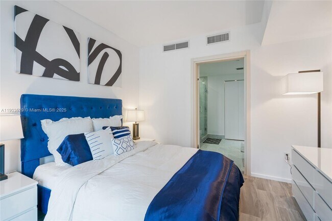 Building Photo - 801 S Miami Ave