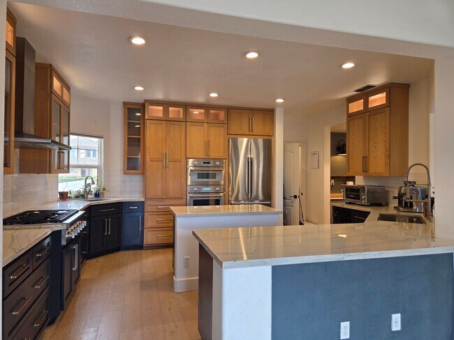 Building Photo - 5 Bdrm, 4 bath home located in Highland View Community off Silva Valley