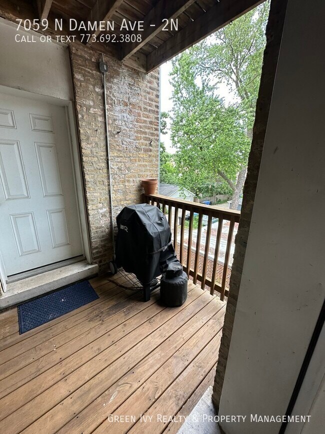 Building Photo - Rehabbed, 2 bedroom Condo on Rogers Park t...