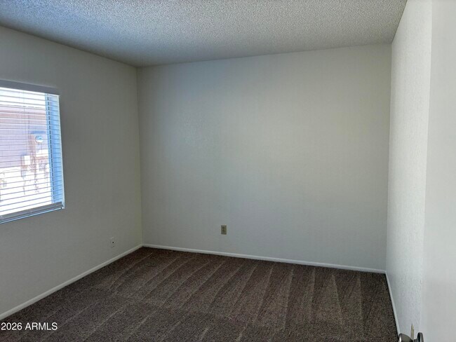 Building Photo - 10820 W Wagon Wheel Dr