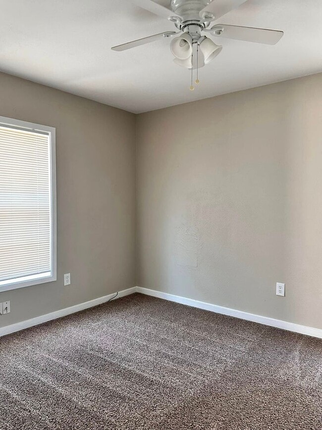 Building Photo - 3 Bedroom 2 bath in Faith Village