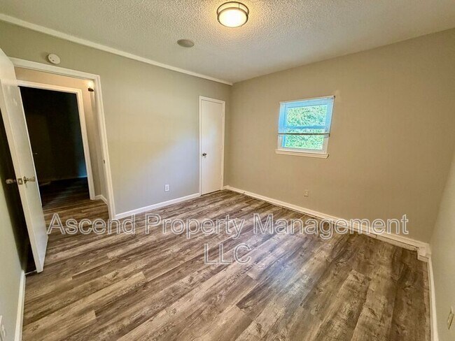 Building Photo - 7707 Canyon Dr