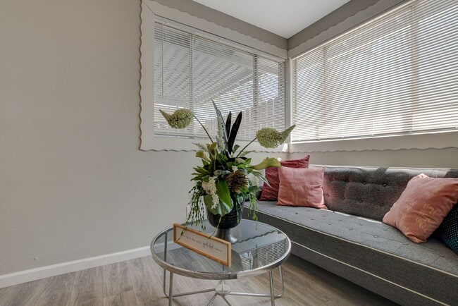 Building Photo - Cozy 2-Bedroom Unit in Prime Las Vegas Loc...