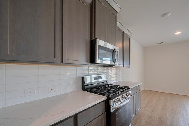 Building Photo - 27846 Western Crk Ct