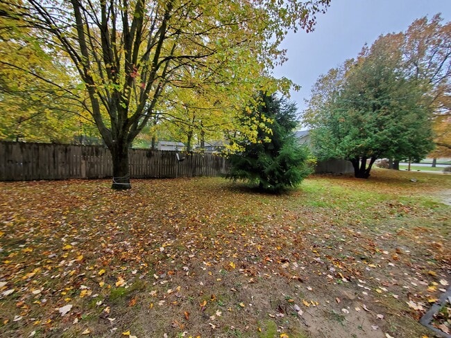 Front side Fall view - 624 E Lewis St