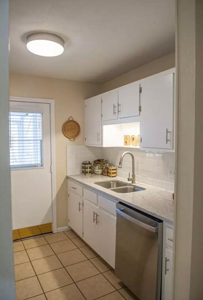 Building Photo - 2506 Prest Ct