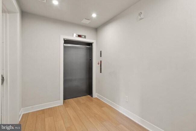 Building Photo - 43443 Croson Ln