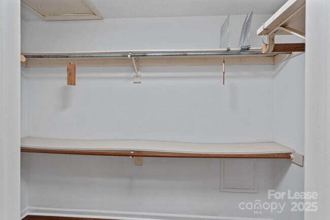 Building Photo - 7117 Kinsmore Ln