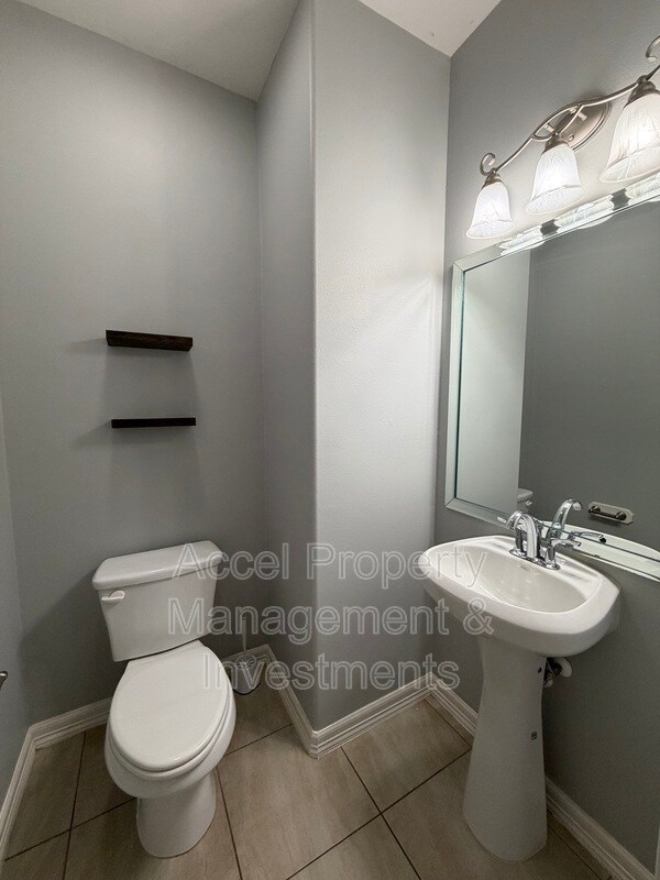 Building Photo - 1402 Mulberry Dr