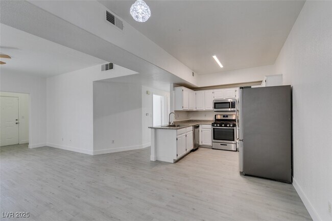 Building Photo - 5655 E Sahara Ave