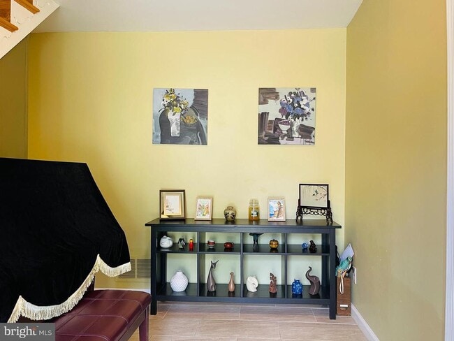 Building Photo - 928 Venice Dr