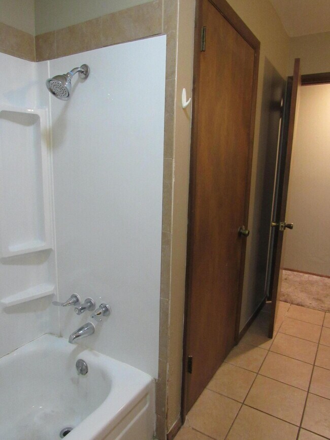 Building Photo - 529 S Olive St