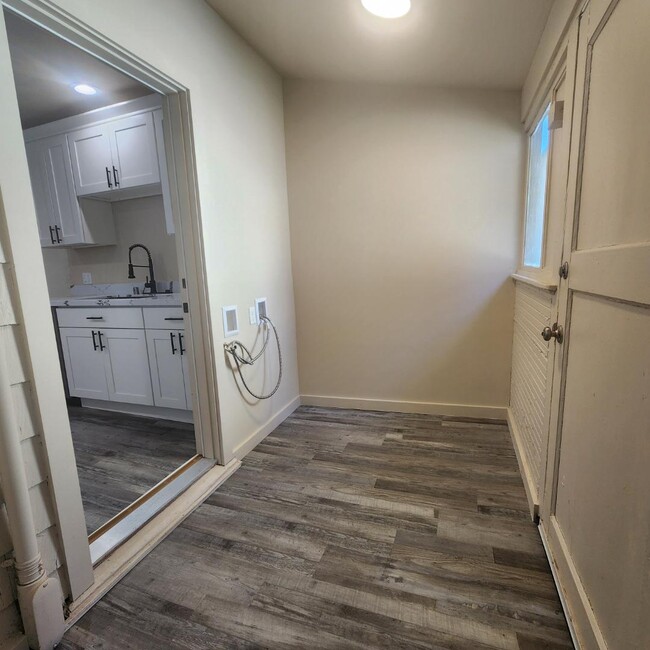 Building Photo - 112 Arvon Ave