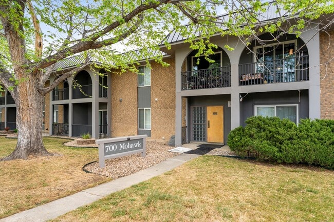 Building Photo - Mohawk Drive Apartments