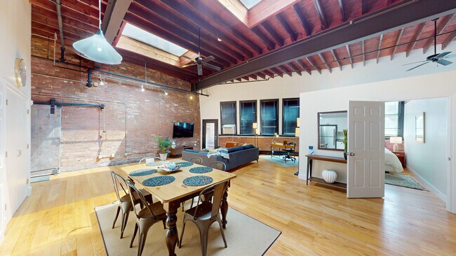 Building Photo - 19 Stanhope St