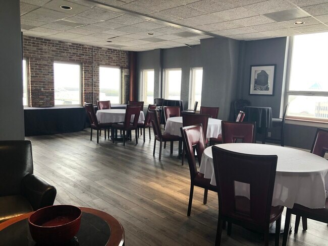 with views of the river - 109 N Main St