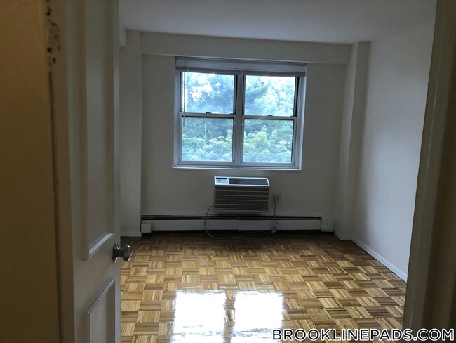Building Photo - 175 Freeman St