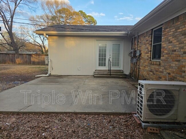 Building Photo - 608 W Martin St