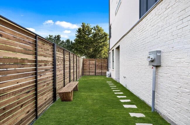 Building Photo - 183 S Prairie Ave