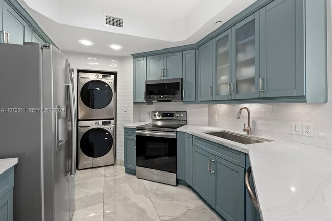 Building Photo - 888 Brickell Key Dr