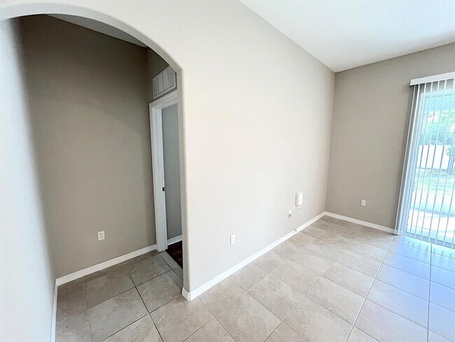Building Photo - 37 Pine Croft Ln