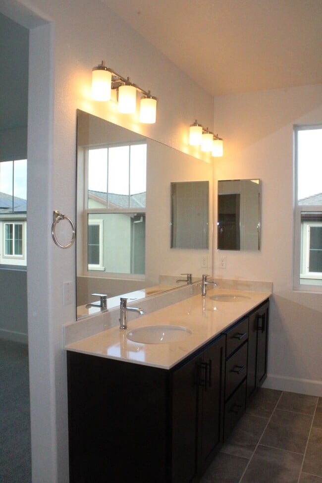 Building Photo - 4 Bedroom / 3 Bath House with Solar in San Marco Community-Close to Bart!