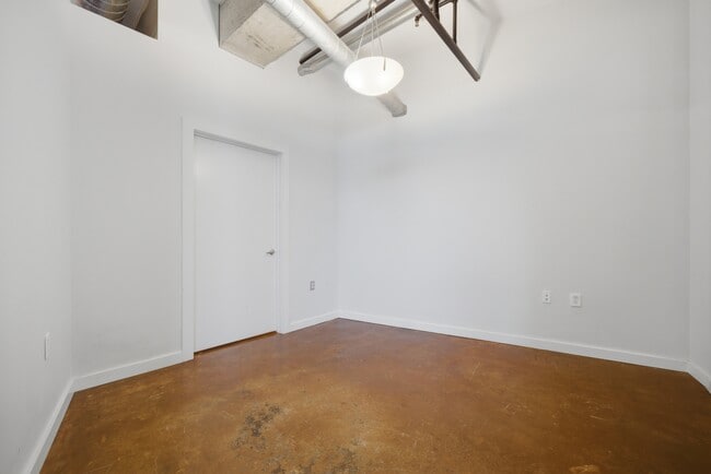 Building Photo - 415 St Pauls Blvd