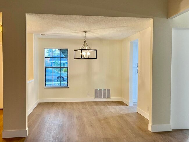 Building Photo - 519 Nottingham Dr