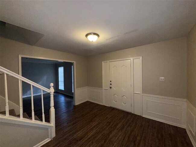 Building Photo - 16511 Courtland Cir