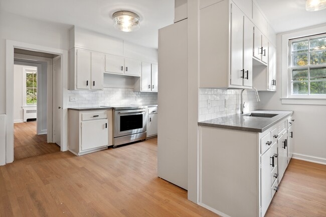 Building Photo - 9 Sherwood Ave