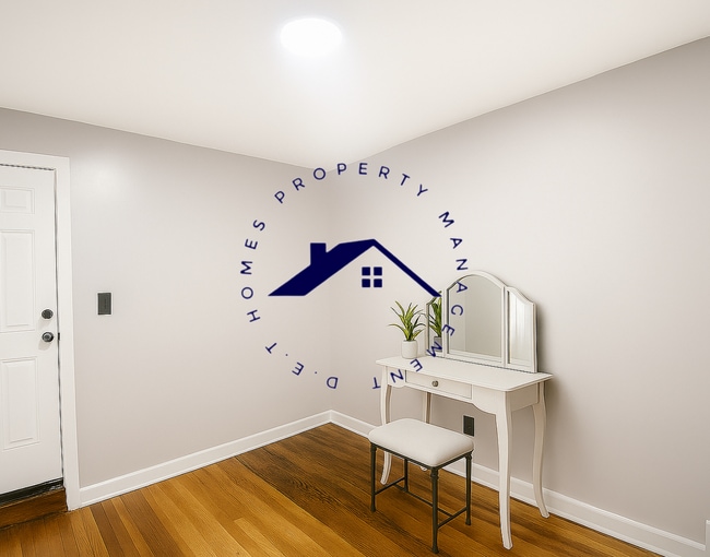 Building Photo - 11081 Lakepointe St