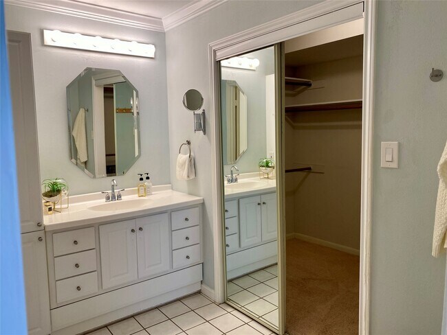 Building Photo - 2478 Bering Dr