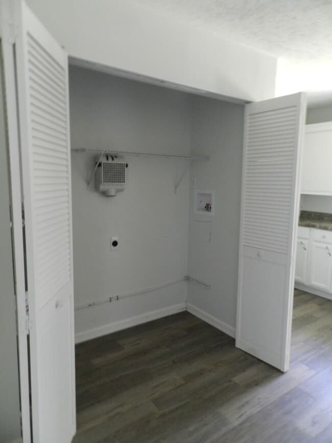 Building Photo - 204 Dyer Dr