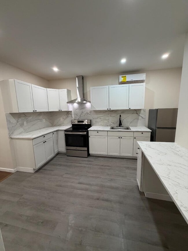 Building Photo - 6-36 Beach 22nd St