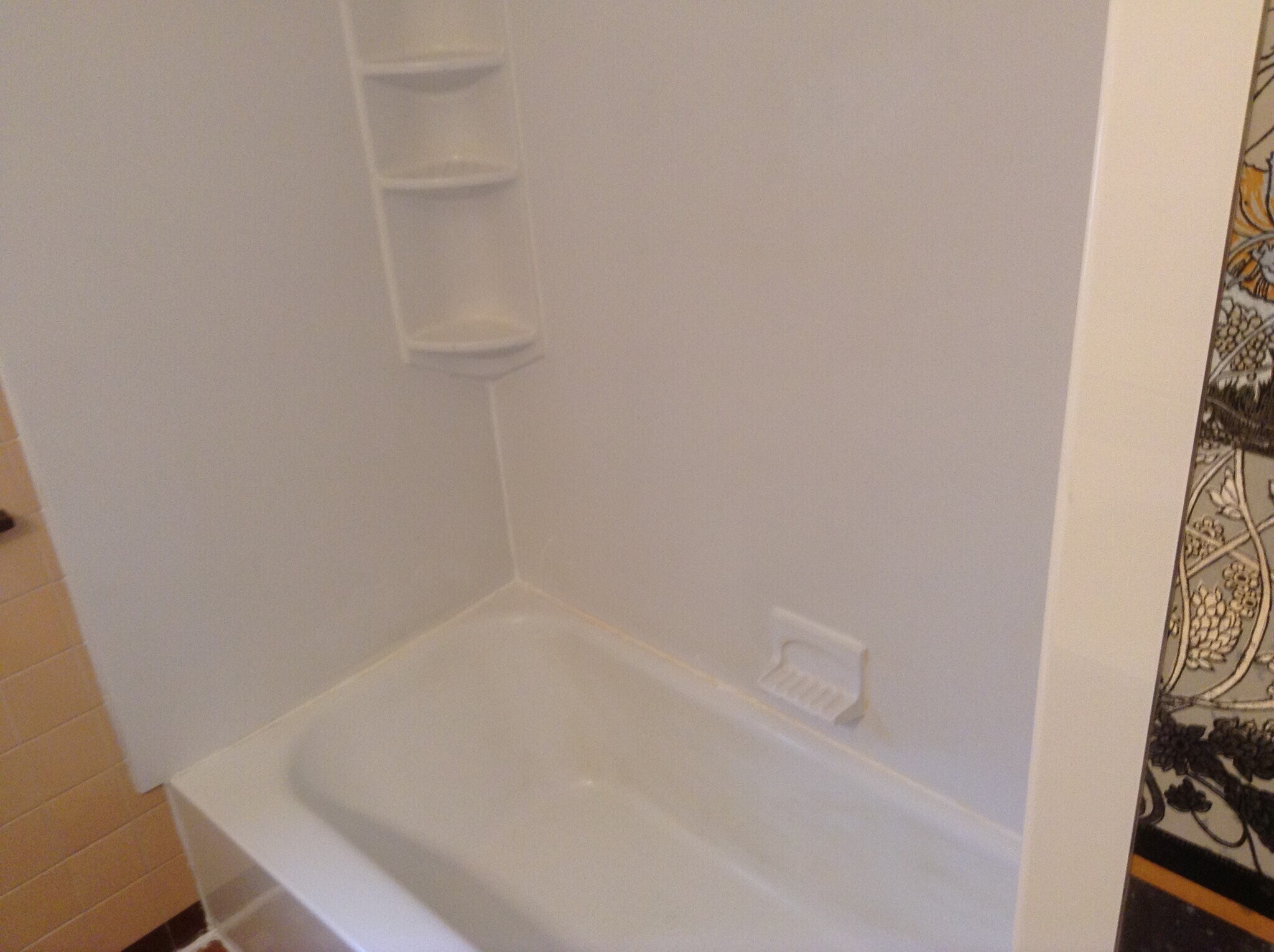 bath shower - 1139 E GORHAM ST APT 2